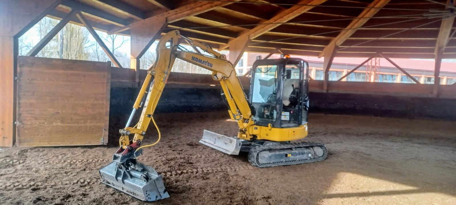 Modelace terénu bagrem ve dřevěné konstrukci