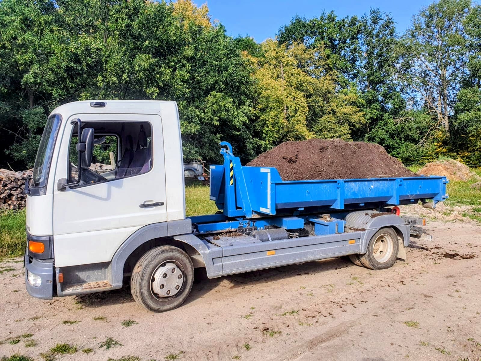 Přeprava materiálu - kontejnerové služby Rovino