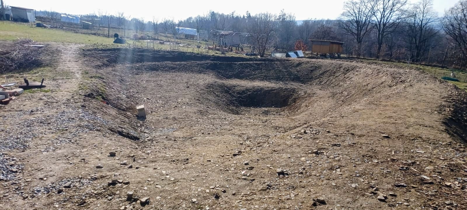 Výkop jezírka - terénní modelace