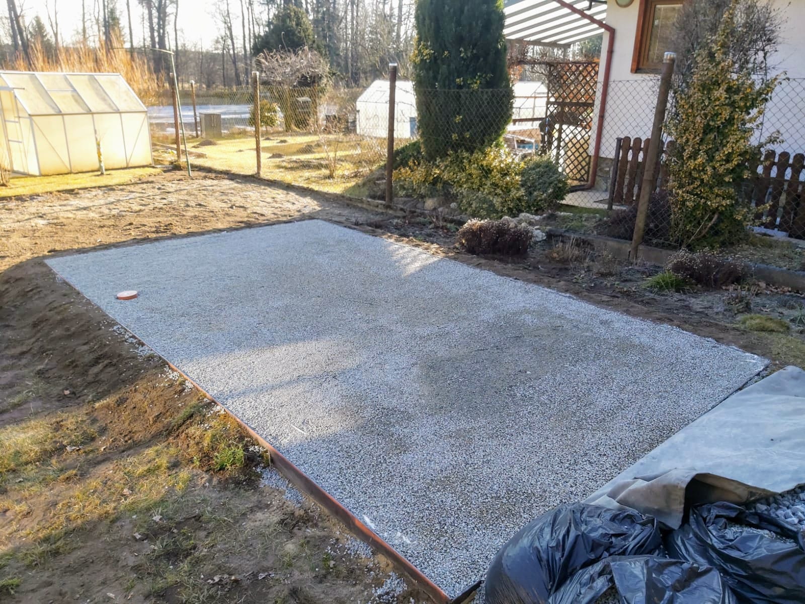 Hotová základová deska s drenáží